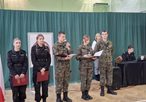 Narodowe Święto Niepodległości w Karskim. Szkoła do Hymnu.