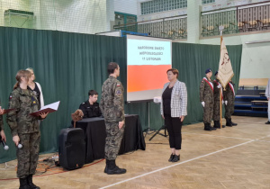 Narodowe Święto Niepodległości w Karskim. Szkoła do Hymnu.