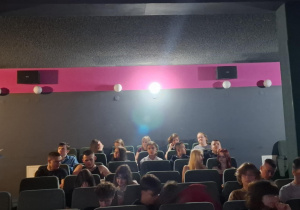 Młodzież Karskiego na "Chłopach" Reymonta
