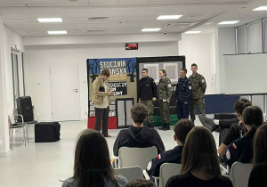 Uczniowie Karskiego na Kongresie Przyszłości Narodowej w łódzkim oddziale IPN