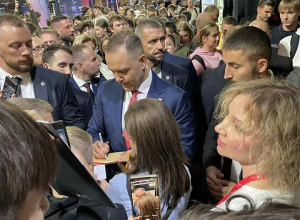 Uczniowie Karskiego na Kongresie Przyszłości Narodowej w łódzkim oddziale IPN