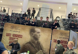 Uczniowie Karskiego na Kongresie Przyszłości Narodowej w łódzkim oddziale IPN