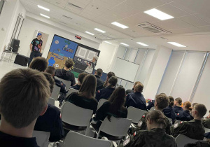 Uczniowie Karskiego na Kongresie Przyszłości Narodowej w łódzkim oddziale IPN