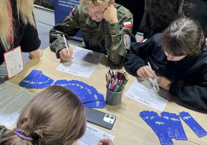 Uczniowie Karskiego na Kongresie Przyszłości Narodowej w łódzkim oddziale IPN