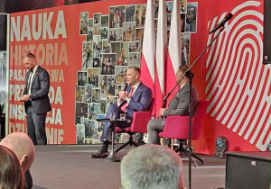 Uczniowie Karskiego na Kongresie Przyszłości Narodowej w łódzkim oddziale IPN