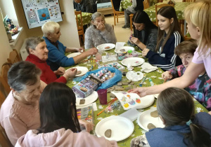 Uczniowie Karskiego na jesiennej herbatce w DDPS w Wiśniowej Górze