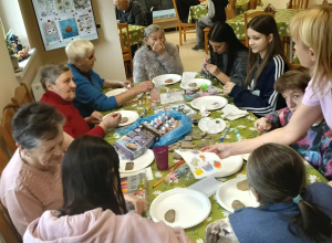 Uczniowie Karskiego na jesiennej herbatce w DDPS w Wiśniowej Górze