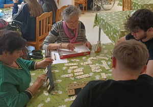 Uczniowie Karskiego na jesiennej herbatce w DDPS w Wiśniowej Górze