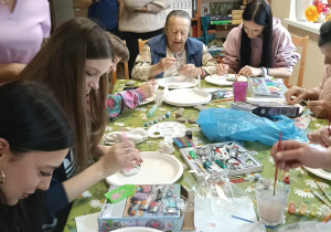 Uczniowie Karskiego na jesiennej herbatce w DDPS w Wiśniowej Górze