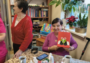 Uczniowie ze świąteczną wizytą w Dziennym Domu Pomocy Społecznej w Wiśniowej Górze