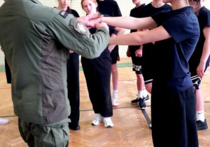 Zajęcia z techniki interwencji w OPM przeprowadzone przez funkcjonariuszy Nadwiślański Oddział Straży Granicznej