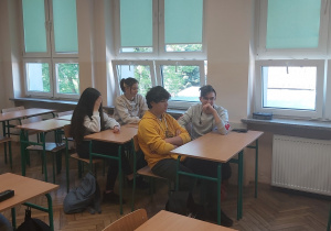 Uczniowie uczestniczący w warsztatach.