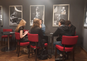 Humaniści Karskiego w Teatrze Studyjnym w Łodzi na sztuce "115 sen Boba Dylana"