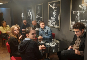 Humaniści Karskiego w Teatrze Studyjnym w Łodzi na sztuce "115 sen Boba Dylana"