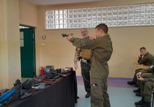 Zajęcia ze strzelectwa prowadzi instruktor PZS p. Adam Daragó
