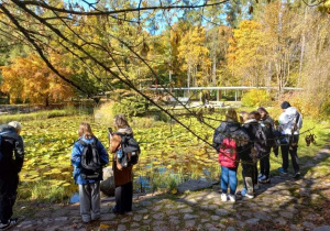 Uczniowie naszego liceum w otoczeniu przyrody. Arboretum w Rogowie