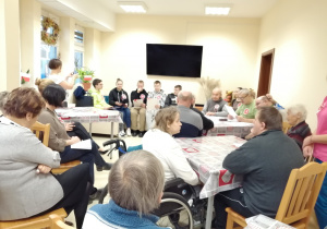 Spotkanie patriotyczne z pensjonariuszami Dziennego Domu Pomocy w Wiśniowej Górze