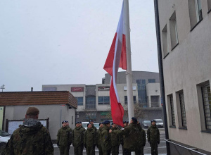 Uroczyste podniesienie flagi państwowej