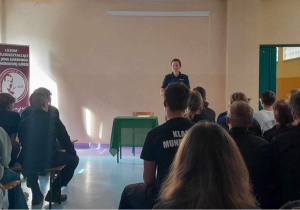 Spotkanie klas I z przedstawicielką Komendy Powiatowej Policji w Koluszkach